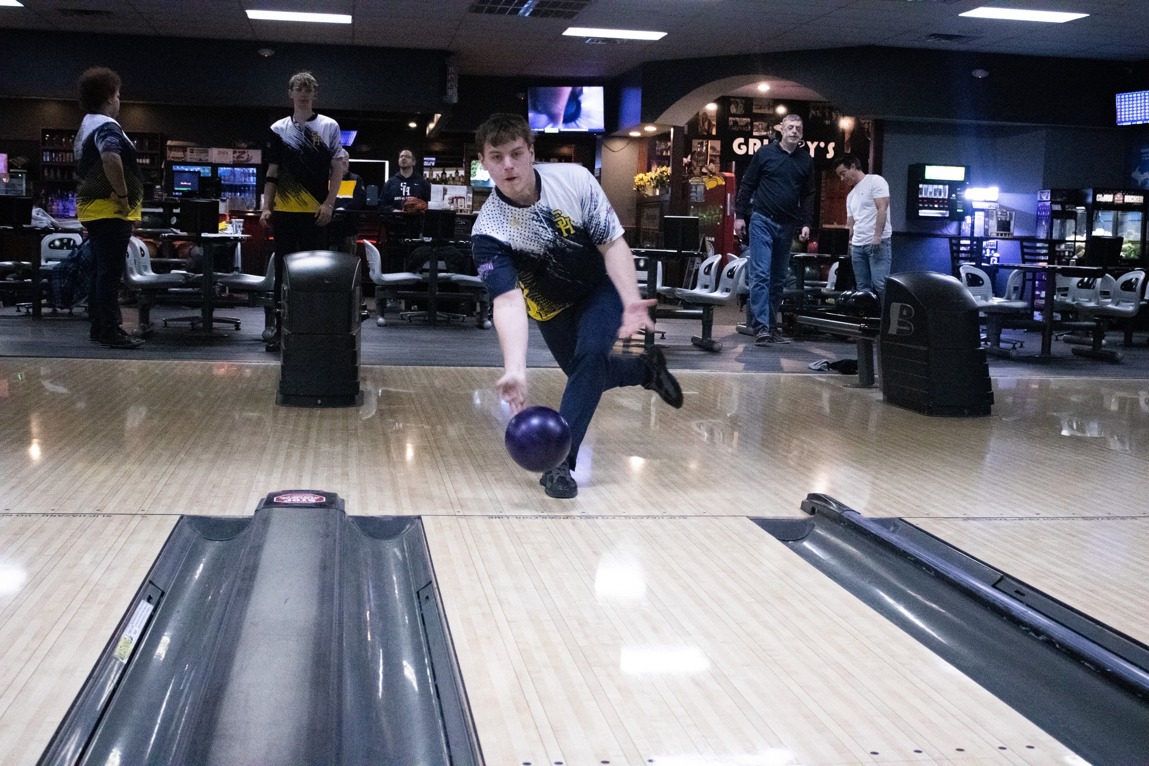 Men's Bowling Finishes Season At Hoosier Classic